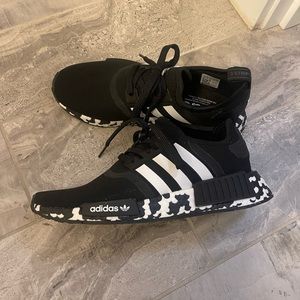 Adidas originals nmd-r1 black and white sneakers new never worn